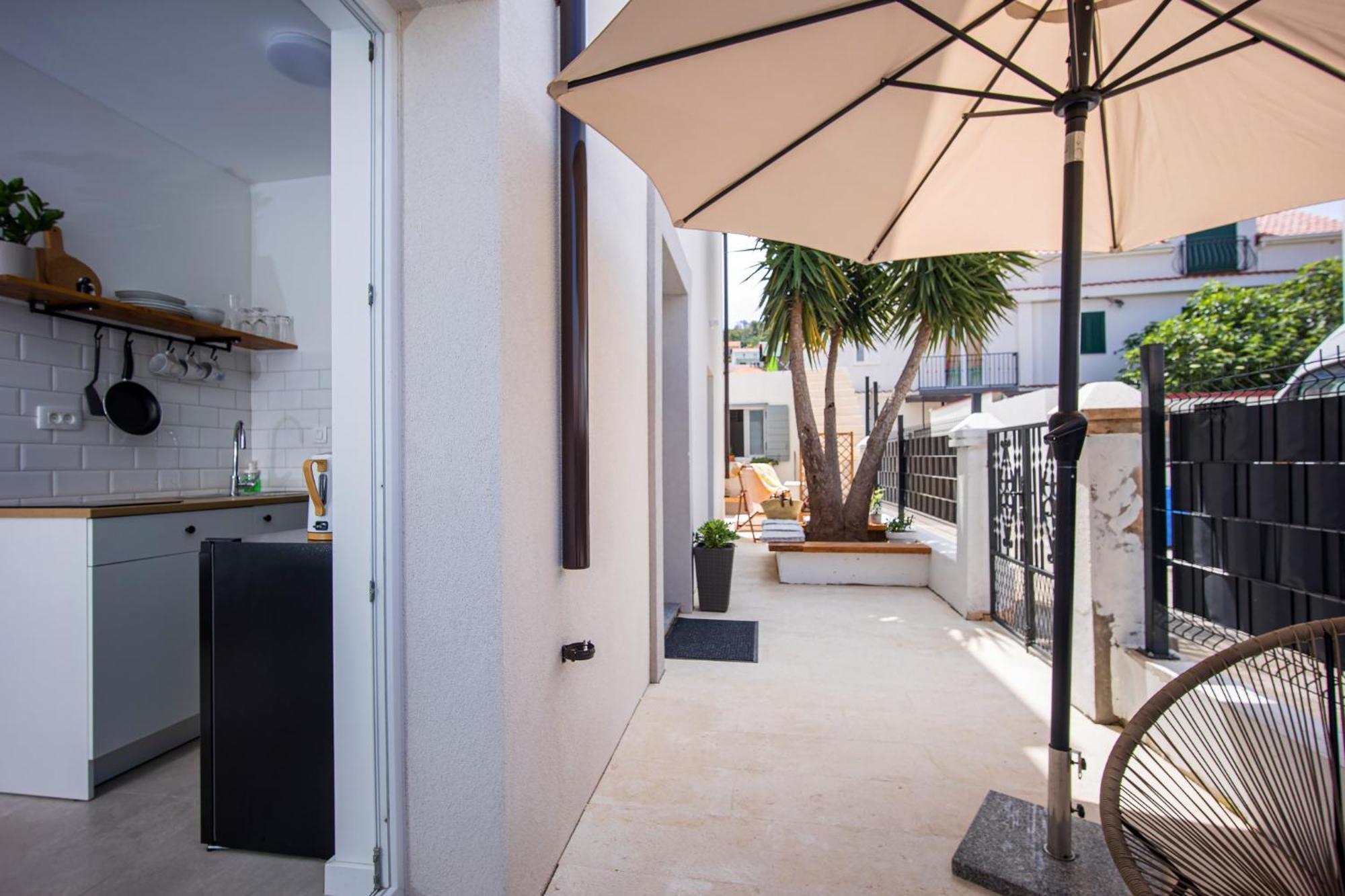 Studio Apartments Yucca, 2-Min To The Beach And 5 To Τρογκίρ Εξωτερικό φωτογραφία